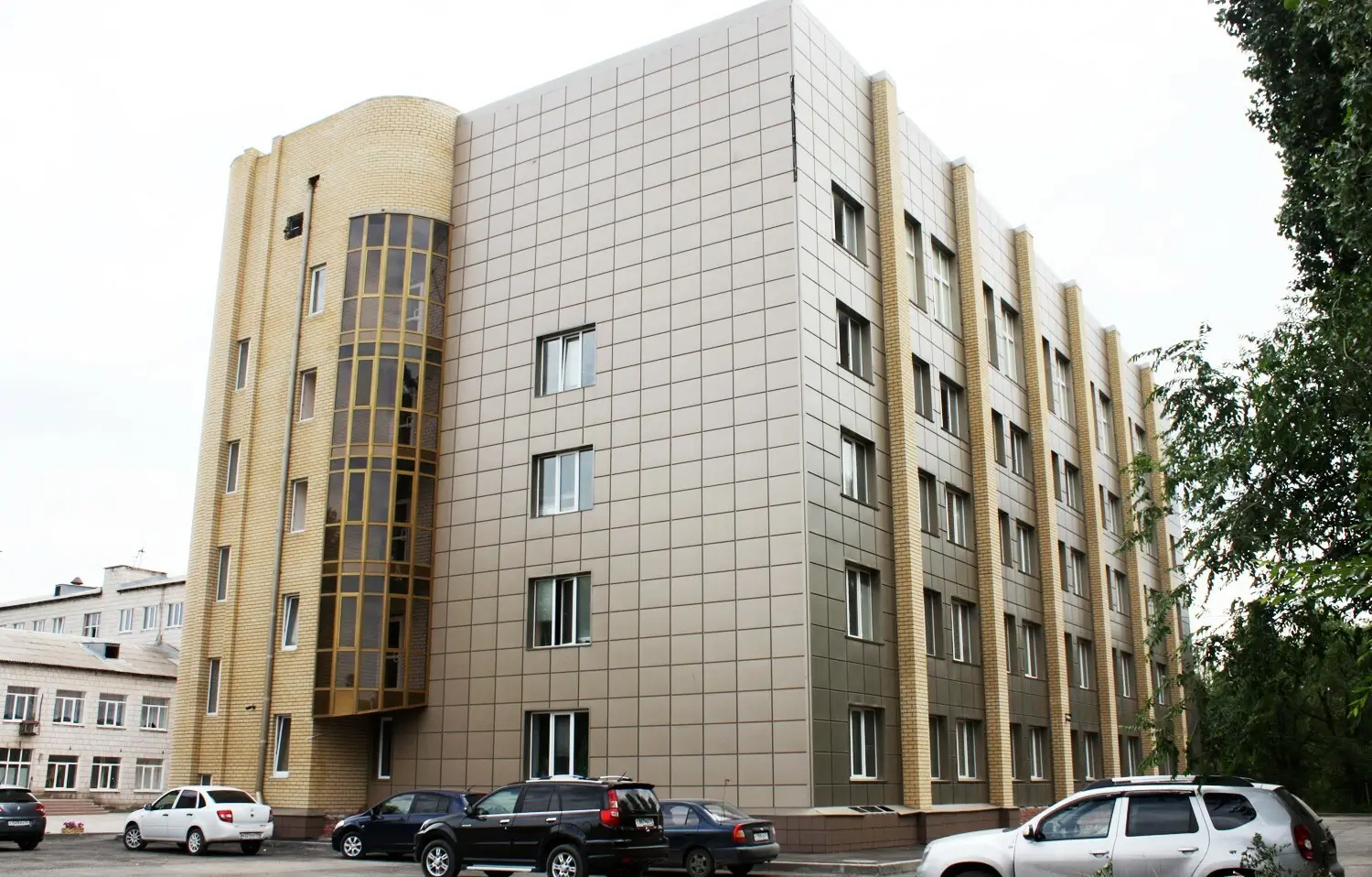 Фотография здания основного корпуса